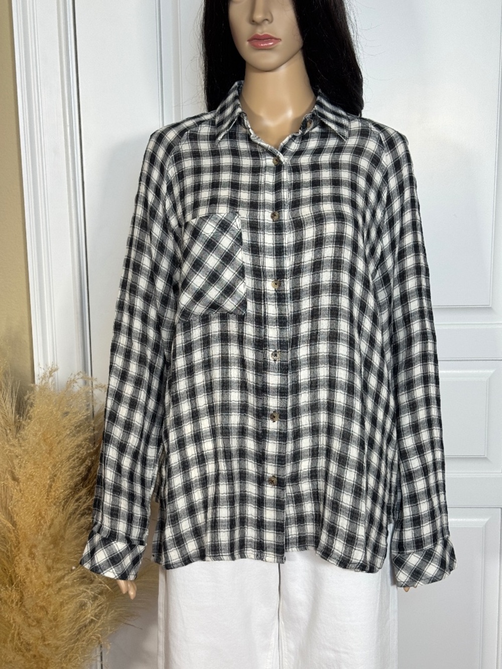 LONG SLEEVE BLACK AND WHITE PLAID BUTTON UP SHIRT SIZE SMALL - NWT